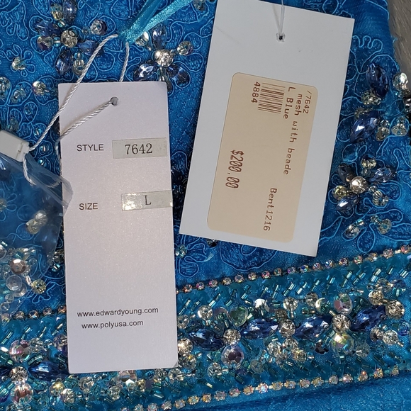 Dress - Picture 5 of 8